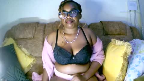 Snapshot of beautifulpeach2 chatting on December 7, 4:47 pm beautifulpeach2 online show from December 7, 4:47 pm