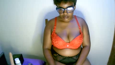 Snapshot of beautifulpeach2 chatting on January 28, 7:32 pm beautifulpeach2 online show from January 28, 7:32 pm