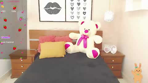 Snapshot of beautty_pink chatting on December 15, 8:04 pm beautty_pink online show from December 15, 8:04 pm