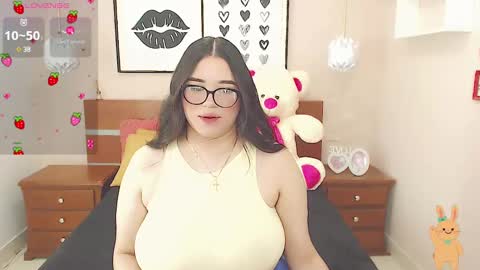 Snapshot of beautty_pink chatting on December 18, 2:38 pm beautty_pink online show from December 18, 2:38 pm