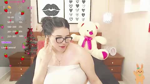Snapshot of beautty_pink chatting on January 3, 7:39 pm beautty_pink online show from January 3, 7:39 pm