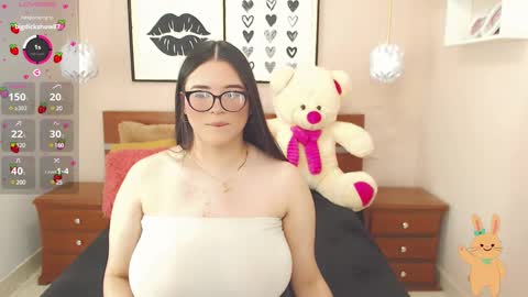 Snapshot of beautty_pink chatting on February 18, 2:27 pm beautty_pink online show from February 18, 2:27 pm