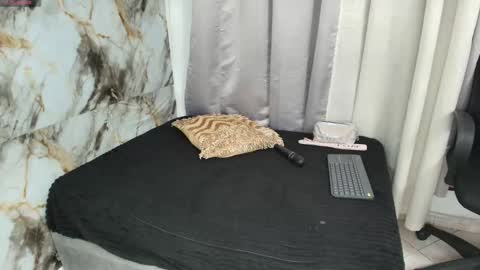 Snapshot of beauty_lana18 chatting on December 18, 3:23 am lana online show from December 18, 3:23 am