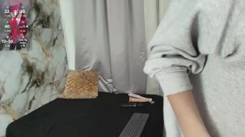 Snapshot of beauty_lana18 chatting on December 19, 2:18 am lana online show from December 19, 2:18 am