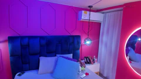 Chantall online show from December 4, 11:08 am