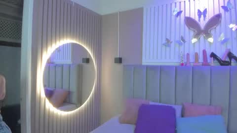 Chantall online show from February 22, 3:29 am