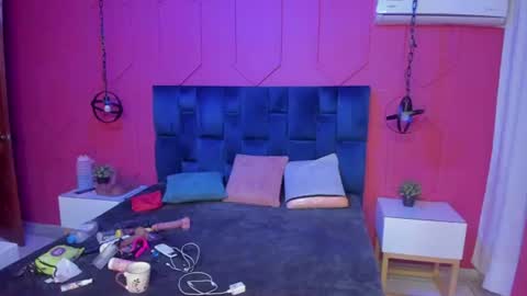 Snapshot of beauty_milf4 chatting on June 28, 3:56 am Chantall online show from June 28, 3:56 am