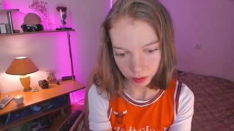 Snapshot of beautyeliise chatting on December 7, 2:24 pm Eliise online show from December 7, 2:24 pm