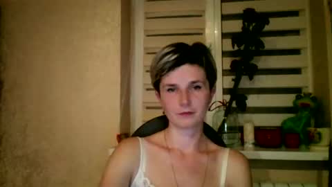 Snapshot of beautyksenia chatting on November 6, 8:43 pm BeautyKsenia online show from November 6, 8:43 pm