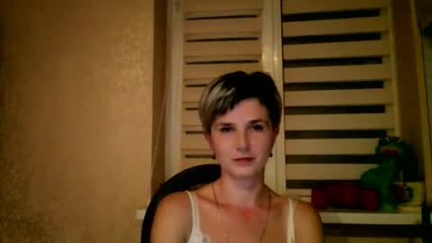Snapshot of beautyksenia chatting on November 17, 8:03 pm BeautyKsenia online show from November 17, 8:03 pm