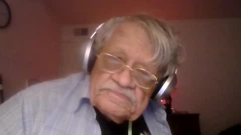 Snapshot of beautytomyeyes chatting on November 1, 2:13 am beautytomyeyes online show from November 1, 2:13 am