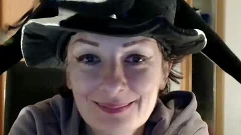 Raluca online show from November 1, 8:11 pm