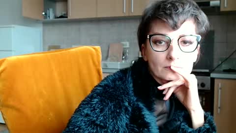 Snapshot of bebacksooon chatting on January 13, 12:10 pm Raluca online show from January 13, 12:10 pm
