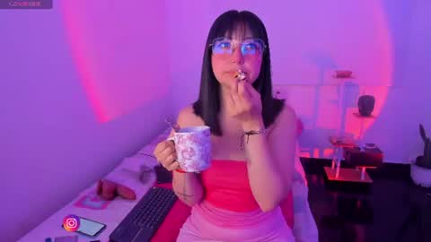 Snapshot of becca_be_ chatting on June 11, 4:10 am Becca is here online show from June 11, 4:10 am