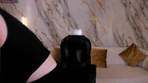 Am Becca online show from December 5, 12:14 pm