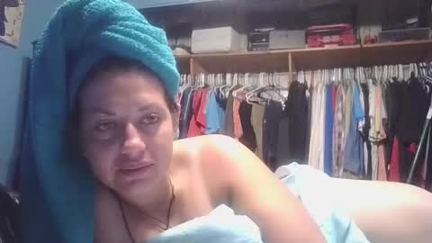 Snapshot of beccabee37 chatting on October 3, 6:43 am beccabee37 online show from October 3, 6:43 am
