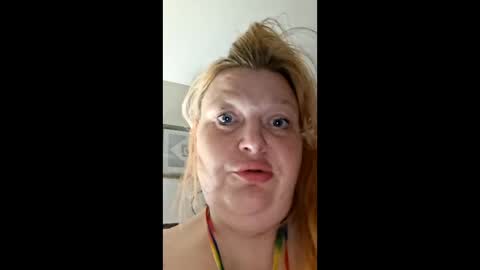 Snapshot of beccadream420 chatting on May 27, 10:23 am beccadream420 online show from May 27, 10:23 am