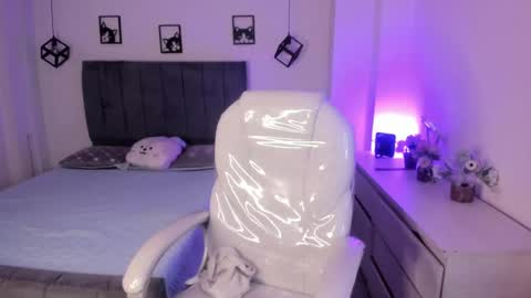 Marzhie online show from October 21, 2:18 pm