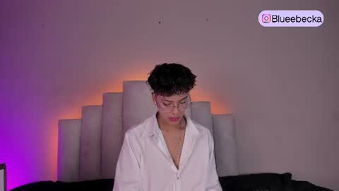 Beecckkkaaa online show from July 22, 12:41 pm