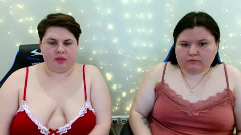 BeckyAndEllen online show from March 25, 11:00 pm