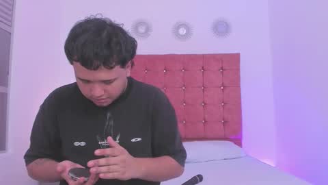 Snapshot of beele_and_evie chatting on February 4, 7:53 pm beele_and_evie online show from February 4, 7:53 pm