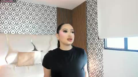 BELLA online show from May 12, 11:40 am