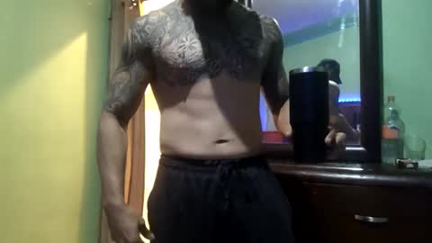 Snapshot of beibyleon69 chatting on January 1, 7:09 am beibyleon69 online show from January 1, 7:09 am