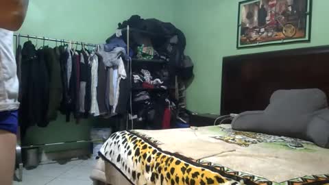 Snapshot of beibyleon69 chatting on February 3, 2:47 am beibyleon69 online show from February 3, 2:47 am