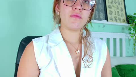 Snapshot of belamiller chatting on October 24, 11:39 am BELA online show from October 24, 11:39 am