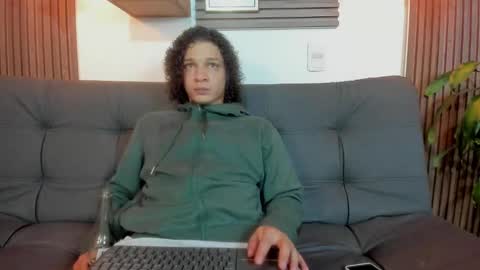 independent model online show from October 6, 3:59 am