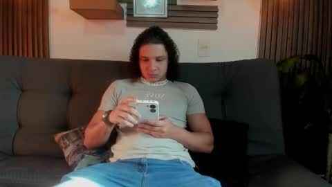 independent model online show from October 19, 9:48 pm