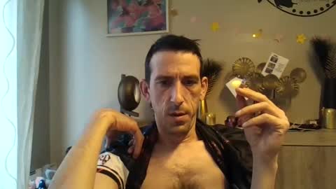 Snapshot of belgianboy33 chatting on December 2, 8:52 am Dreamcock online show from December 2, 8:52 am