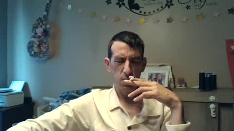 Snapshot of belgianboy33 chatting on July 5, 5:36 am Dreamcock online show from July 5, 5:36 am
