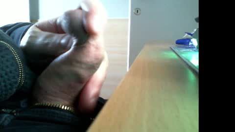 Snapshot of belgianfatcock chatting on December 3, 3:22 pm belgianfatcock online show from December 3, 3:22 pm
