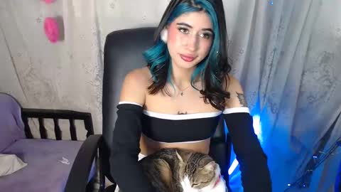Snapshot of belinda_luna_ chatting on December 4, 1:03 am modelo independiente online show from December 4, 1:03 am