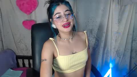 Snapshot of belinda_luna_ chatting on December 7, 1:25 am modelo independiente online show from December 7, 1:25 am