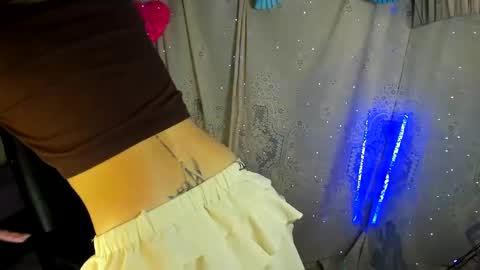Snapshot of belinda_luna_ chatting on February 21, 2:28 am modelo independiente online show from February 21, 2:28 am