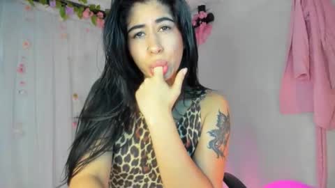 modelo independiente online show from March 4, 11:00 pm