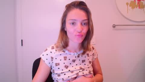 Snapshot of bell_kim chatting on February 4, 1:00 am Bell kim online show from February 4, 1:00 am