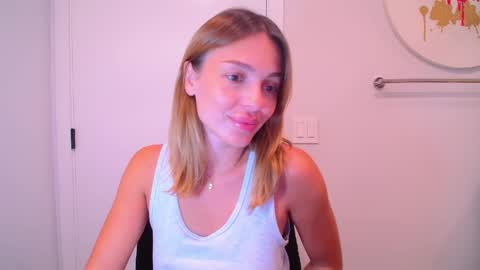 Snapshot of bell_kim chatting on April 7, 3:18 am Bell kim online show from April 7, 3:18 am