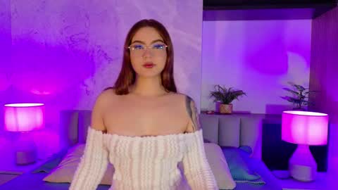Snapshot of bella01_ chatting on October 18, 12:17 pm BELLA online show from October 18, 12:17 pm