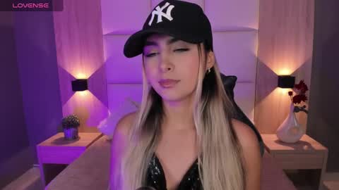 Bella cam online show from September 20, 7:37 pm