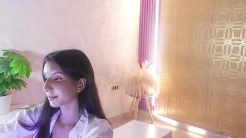 bella19   online show from May 22, 8:25 pm