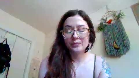 Snapshot of bella9519 chatting on April 8, 5:46 pm bella9519 online show from April 8, 5:46 pm