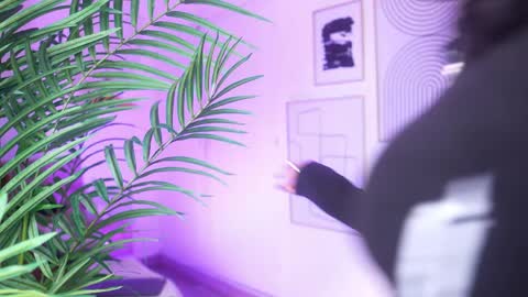    online show from April 1, 11:44 am