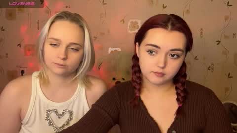 bella_and_alice online show from February 11, 9:53 pm