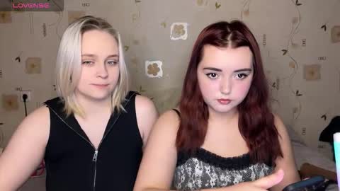 bella_and_alice online show from February 18, 2:40 am