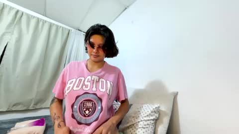 bella_anni online show from September 18, 11:18 pm
