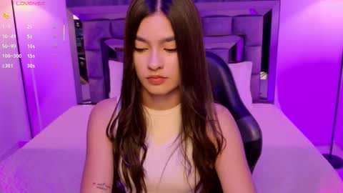 Snapshot of bella_clark2 chatting on October 30, 2:13 am Bella online show from October 30, 2:13 am