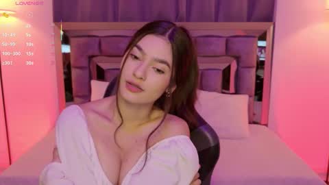 Snapshot of bella_clark2 chatting on November 21, 4:00 am Bella online show from November 21, 4:00 am